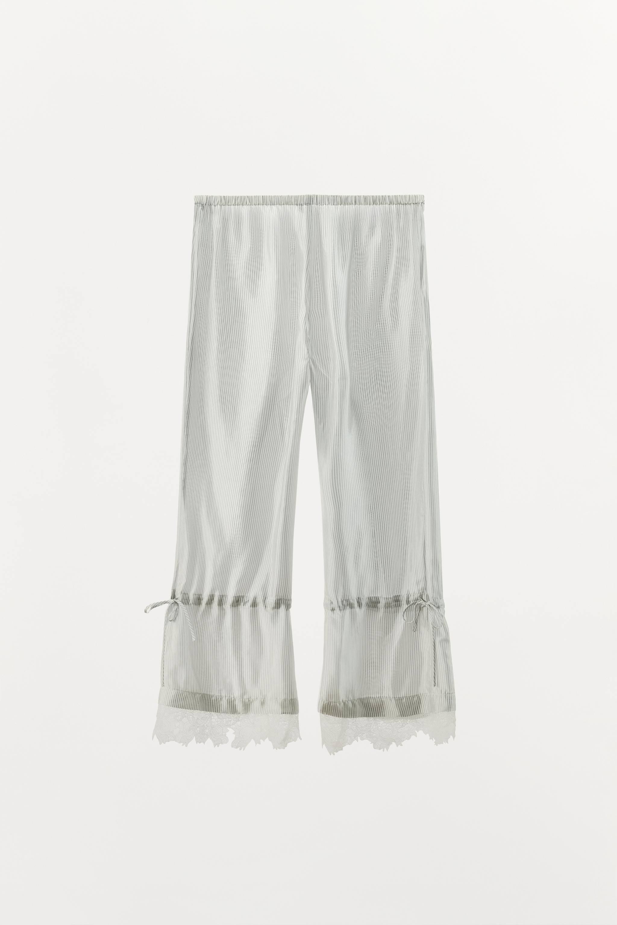 STRIPED LACE CAPRI PANTS